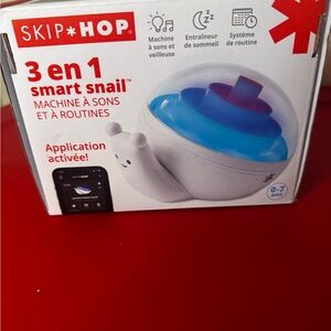 Skip Hop Smart Snail Sound Machine with Color Effects for training and nighlight